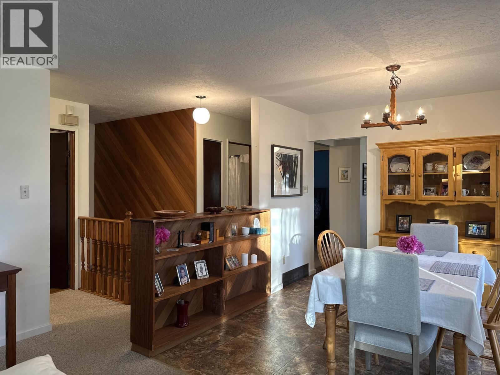2400 Arnoldus Road, Quesnel, BC - Indoor Photo Showing Dining Room