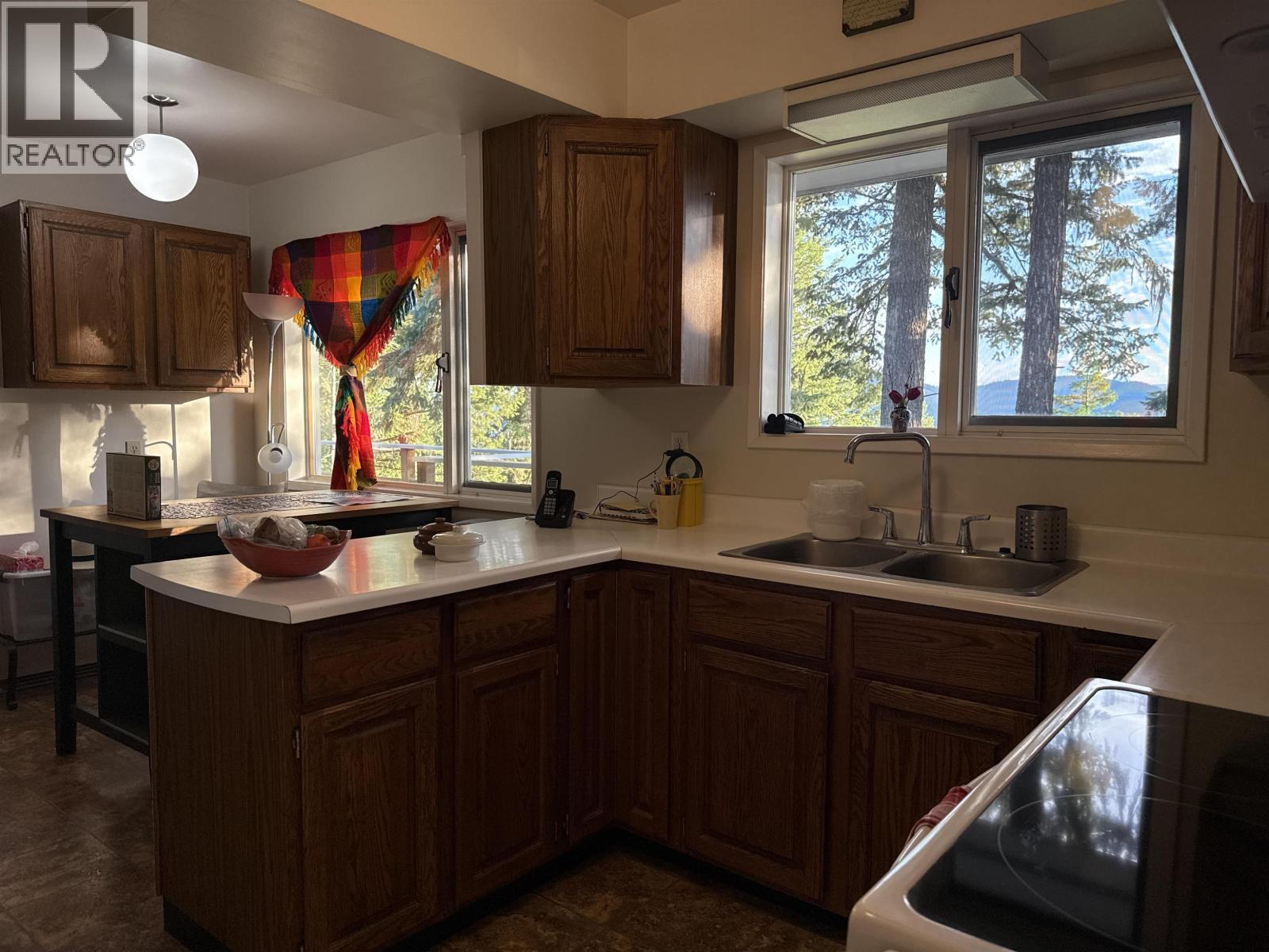2400 Arnoldus Road, Quesnel, BC - Indoor Photo Showing Kitchen With Double Sink