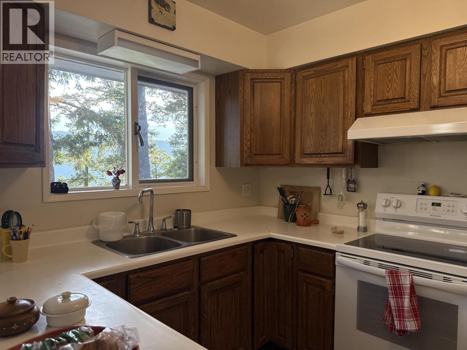 2400 Arnoldus Road, Quesnel, BC - Indoor Photo Showing Kitchen