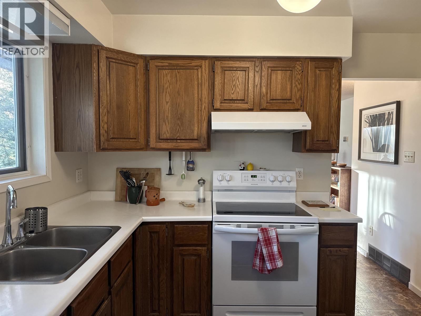 2400 Arnoldus Road, Quesnel, BC - Indoor Photo Showing Kitchen With Double Sink