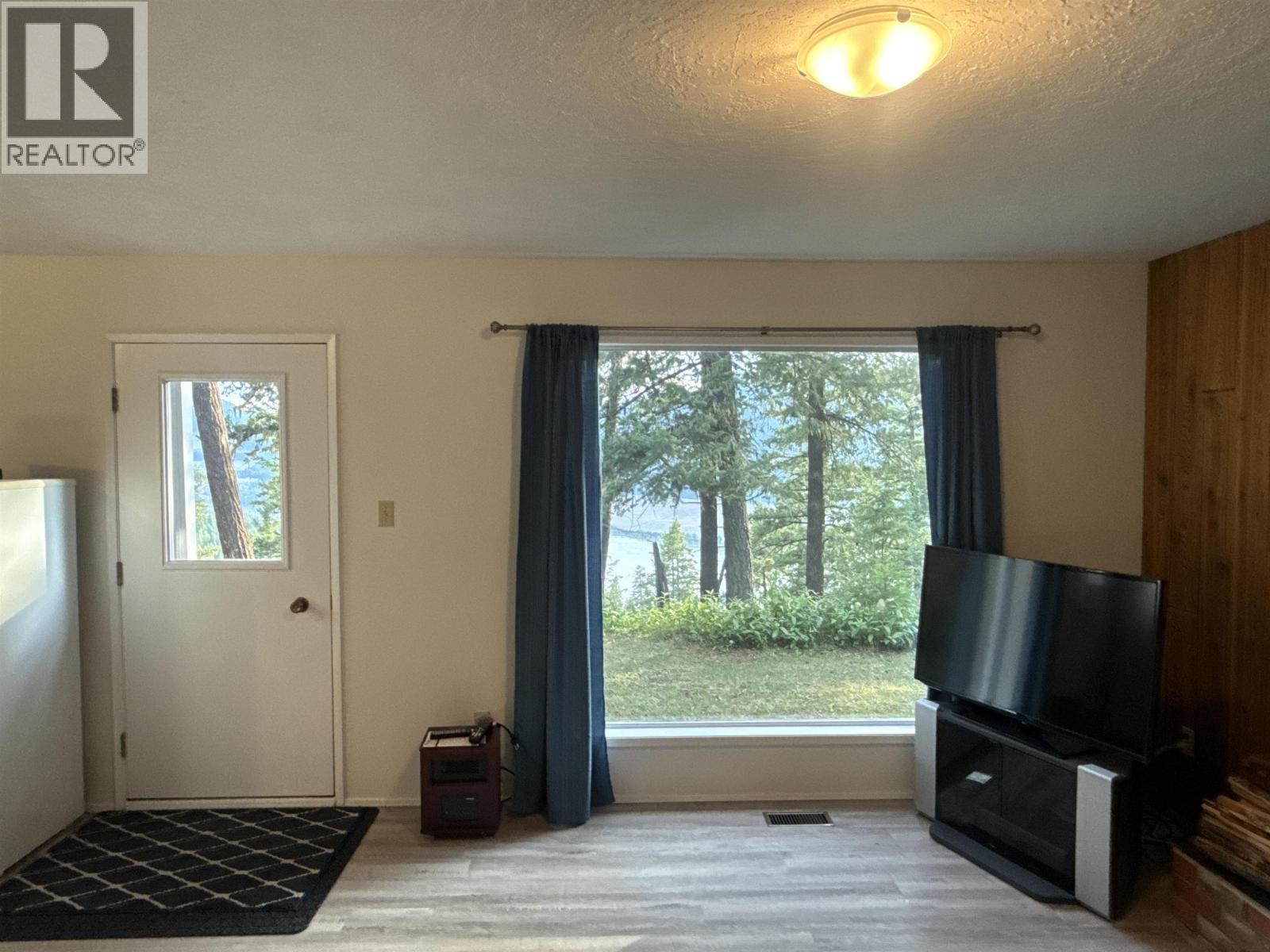 2400 Arnoldus Road, Quesnel, BC - Indoor