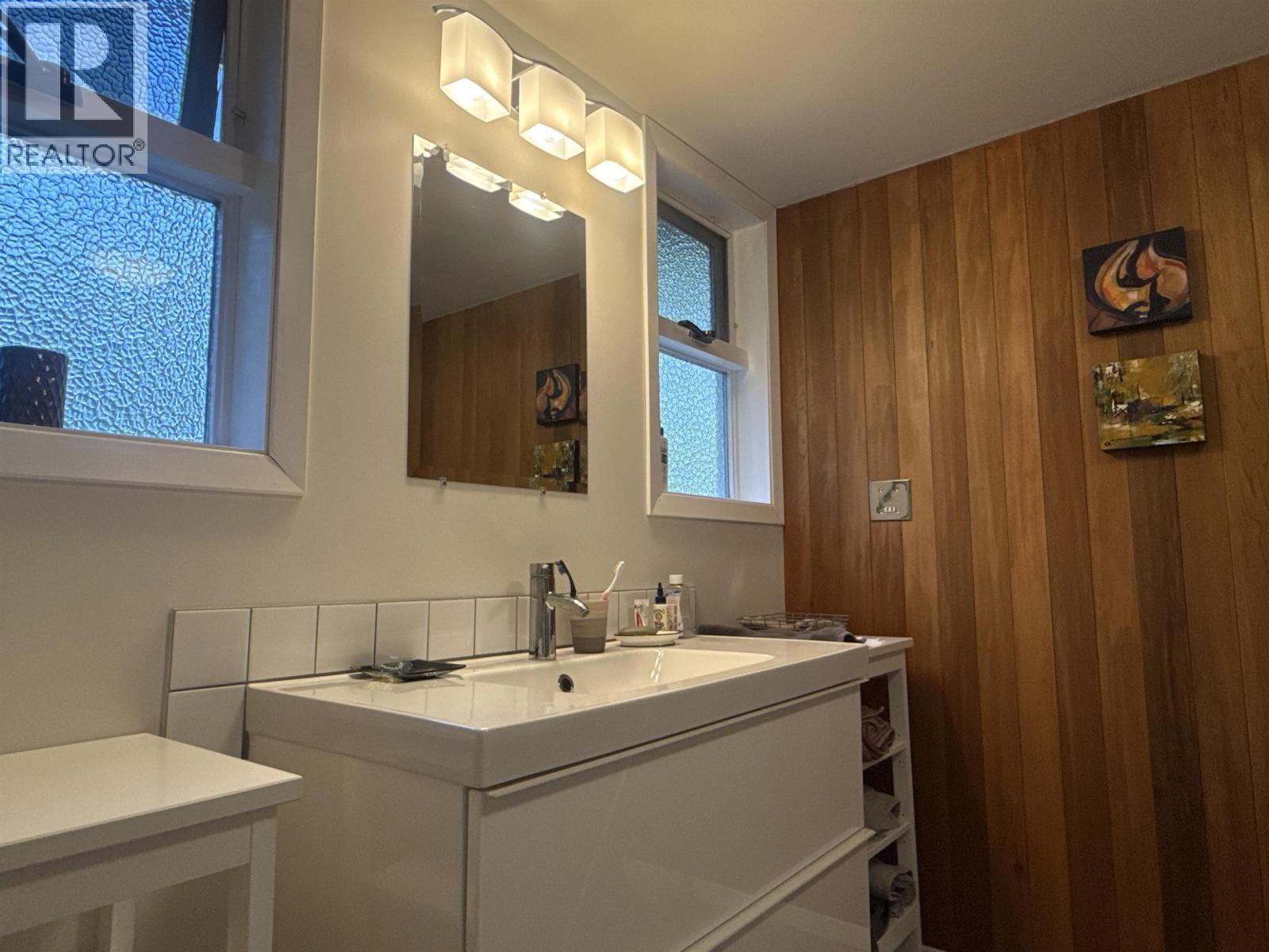 2400 Arnoldus Road, Quesnel, BC - Indoor Photo Showing Bathroom