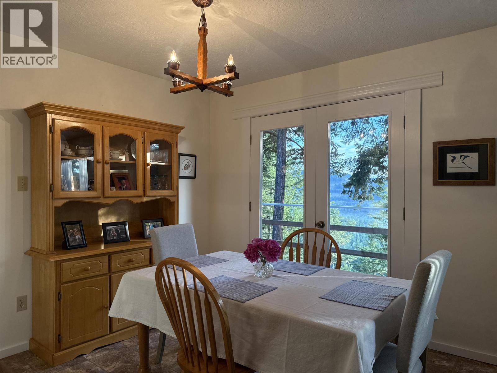 2400 Arnoldus Road, Quesnel, BC - Indoor Photo Showing Dining Room