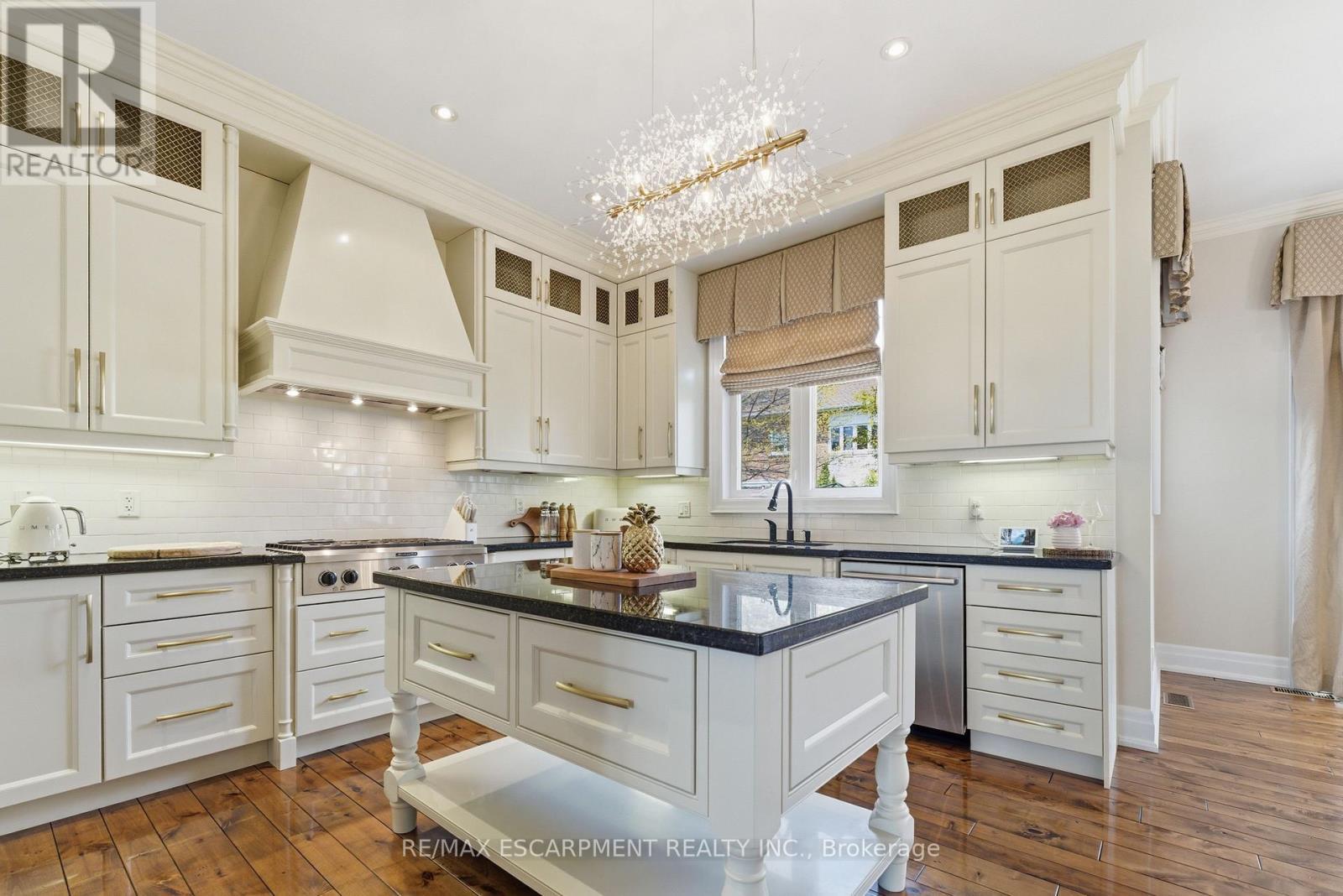 950 Fredonia Drive, Mississauga, ON