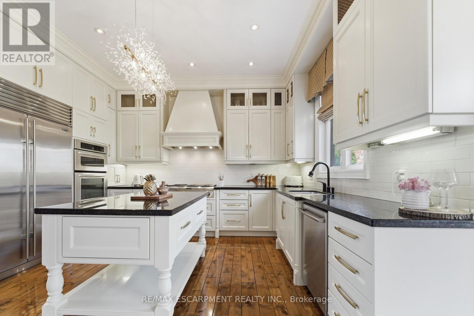 950 Fredonia Drive, Mississauga, ON
