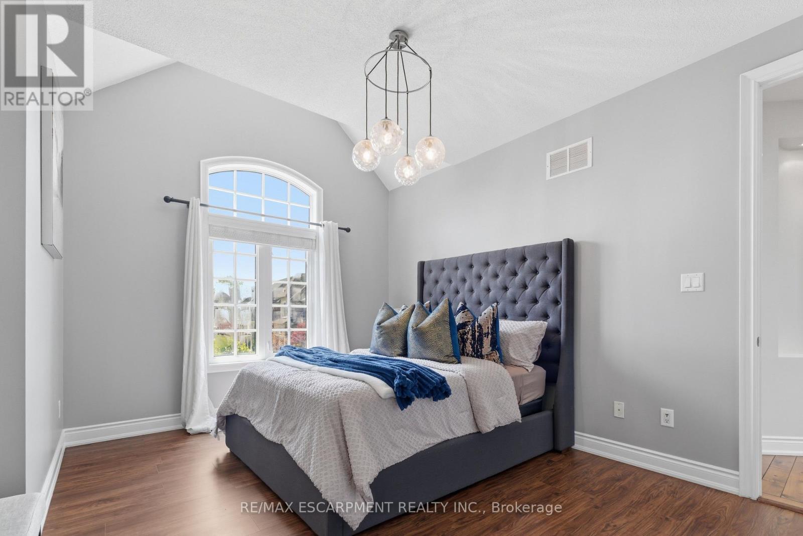 950 Fredonia Drive, Mississauga, ON