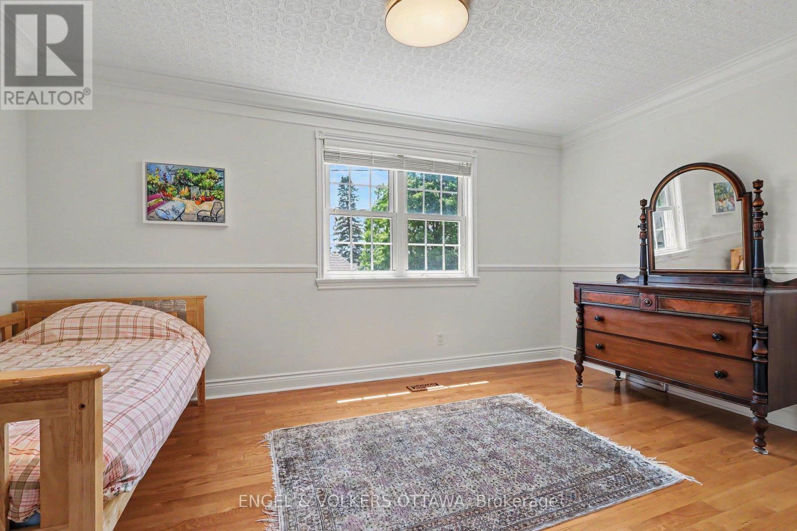 101 Ivy Crescent, Ottawa, ON