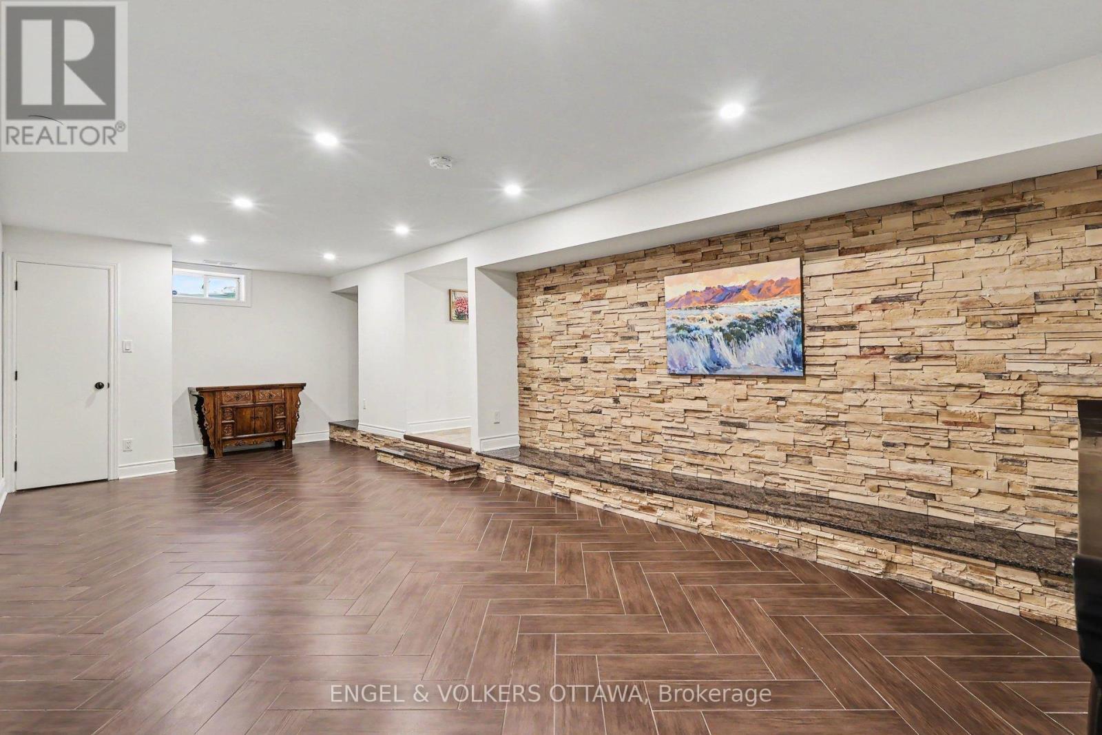 101 Ivy Crescent, Ottawa, ON