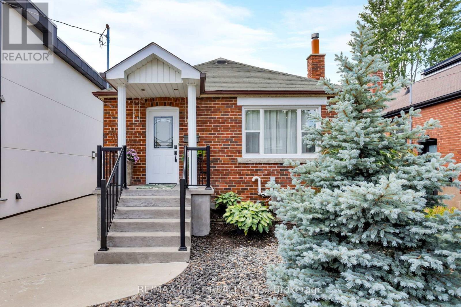 42 Stephen Drive, Toronto, ON