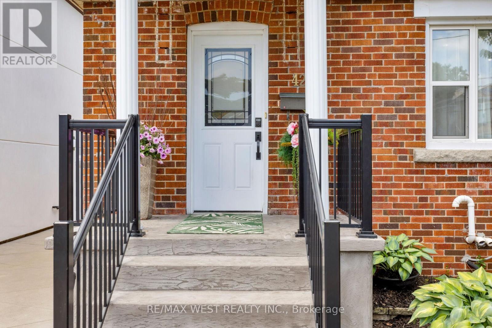 42 Stephen Drive, Toronto, ON
