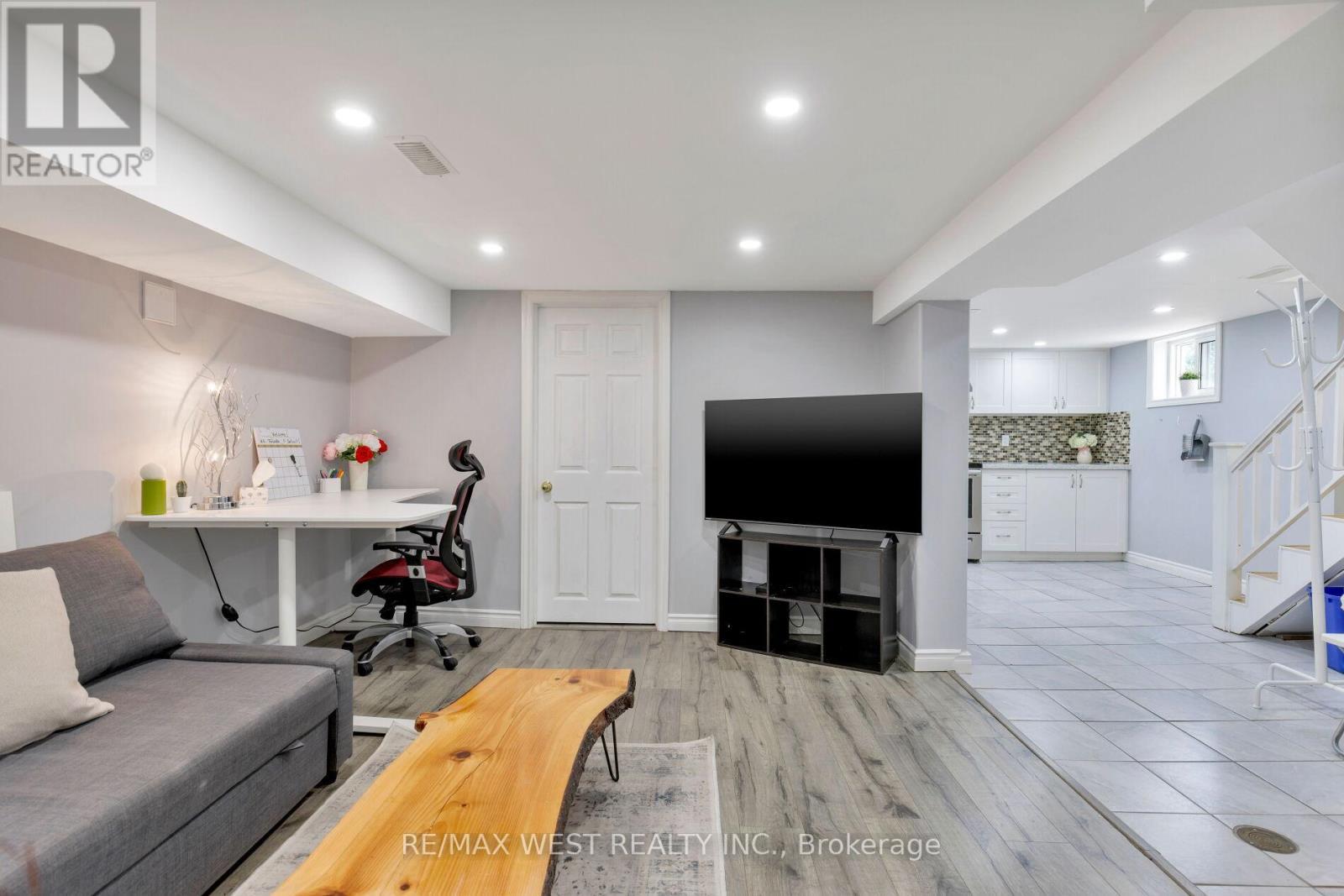 42 Stephen Drive, Toronto, ON