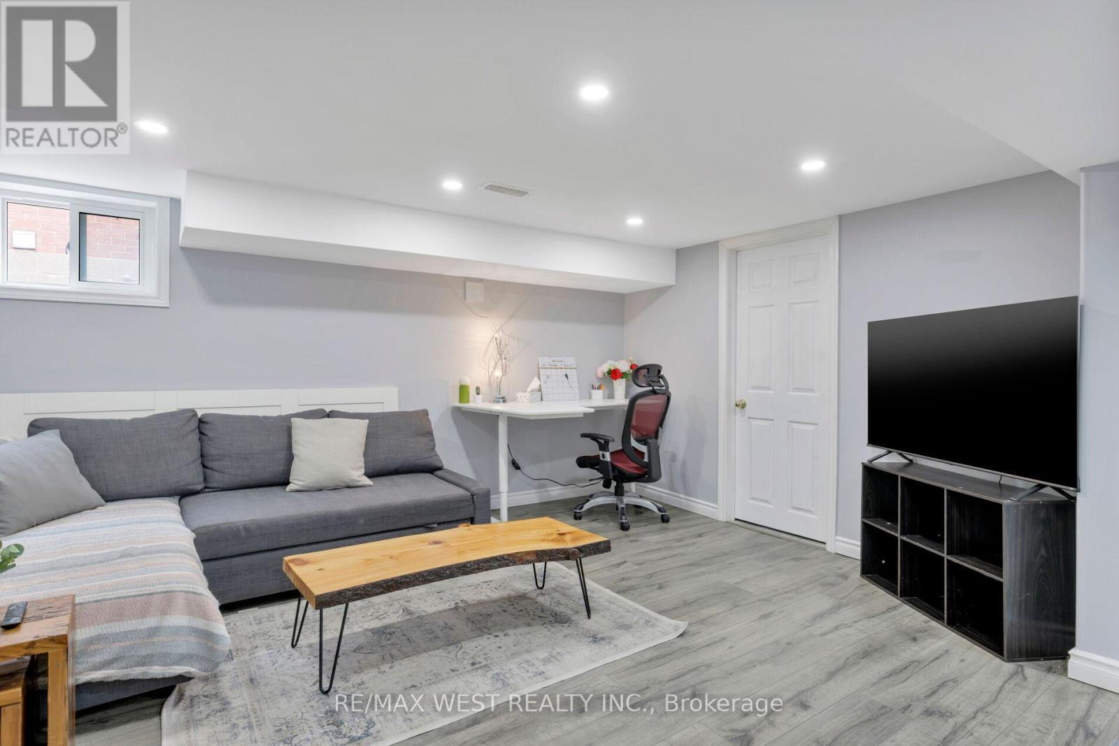 42 Stephen Drive, Toronto, ON
