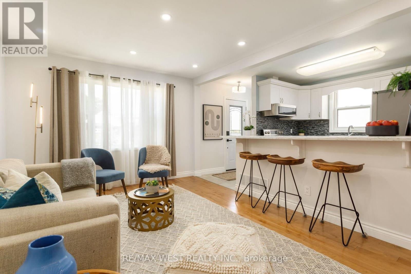 42 Stephen Drive, Toronto, ON