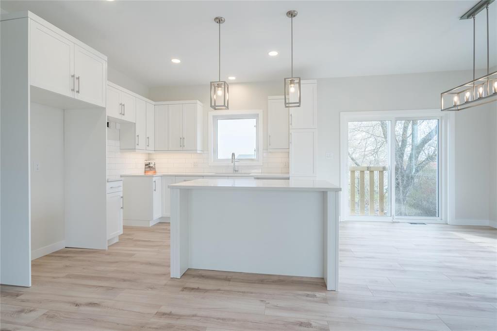 3 Elizabeth Waytiuk Cove, East Selkirk, MB - Indoor Photo Showing Kitchen With Upgraded Kitchen
