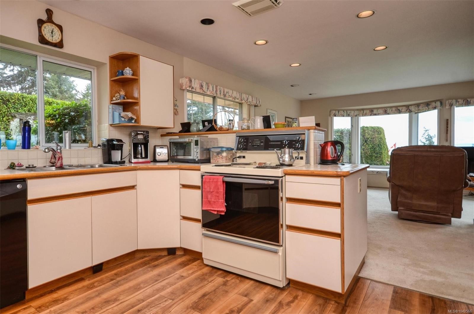 10502 Jocelyn Pl, Sidney, BC