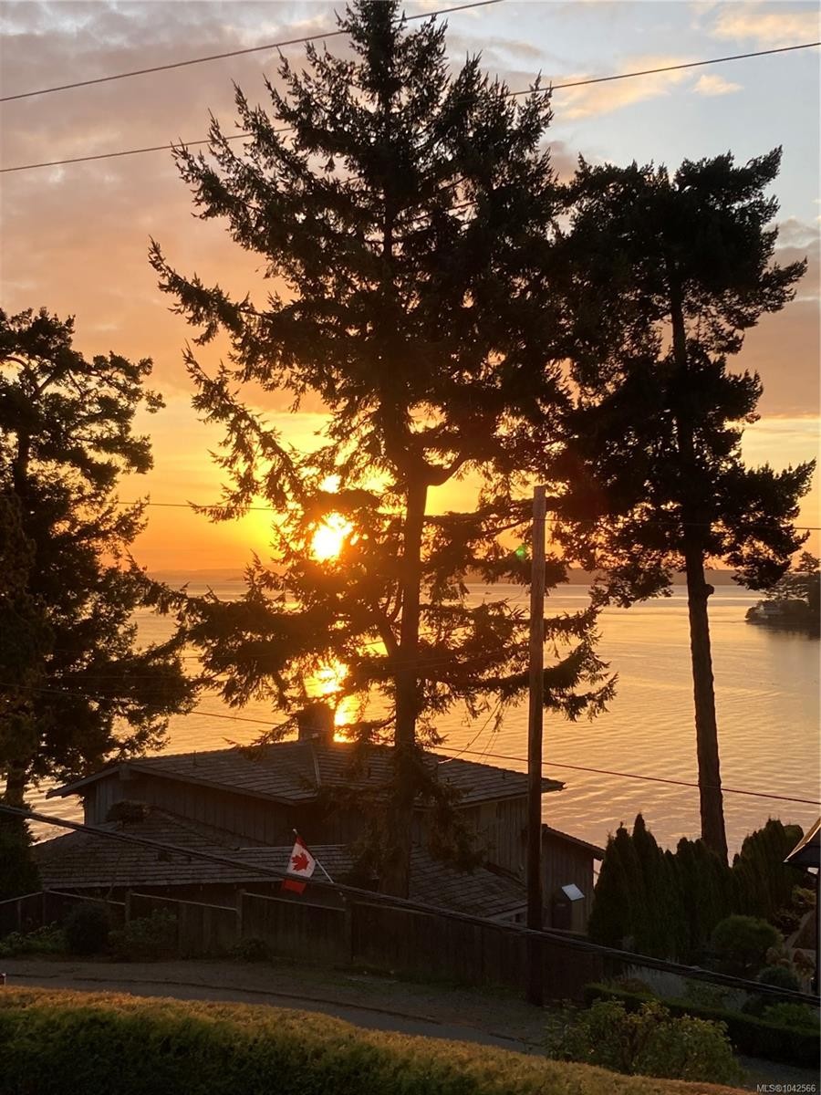 10502 Jocelyn Pl, Sidney, BC