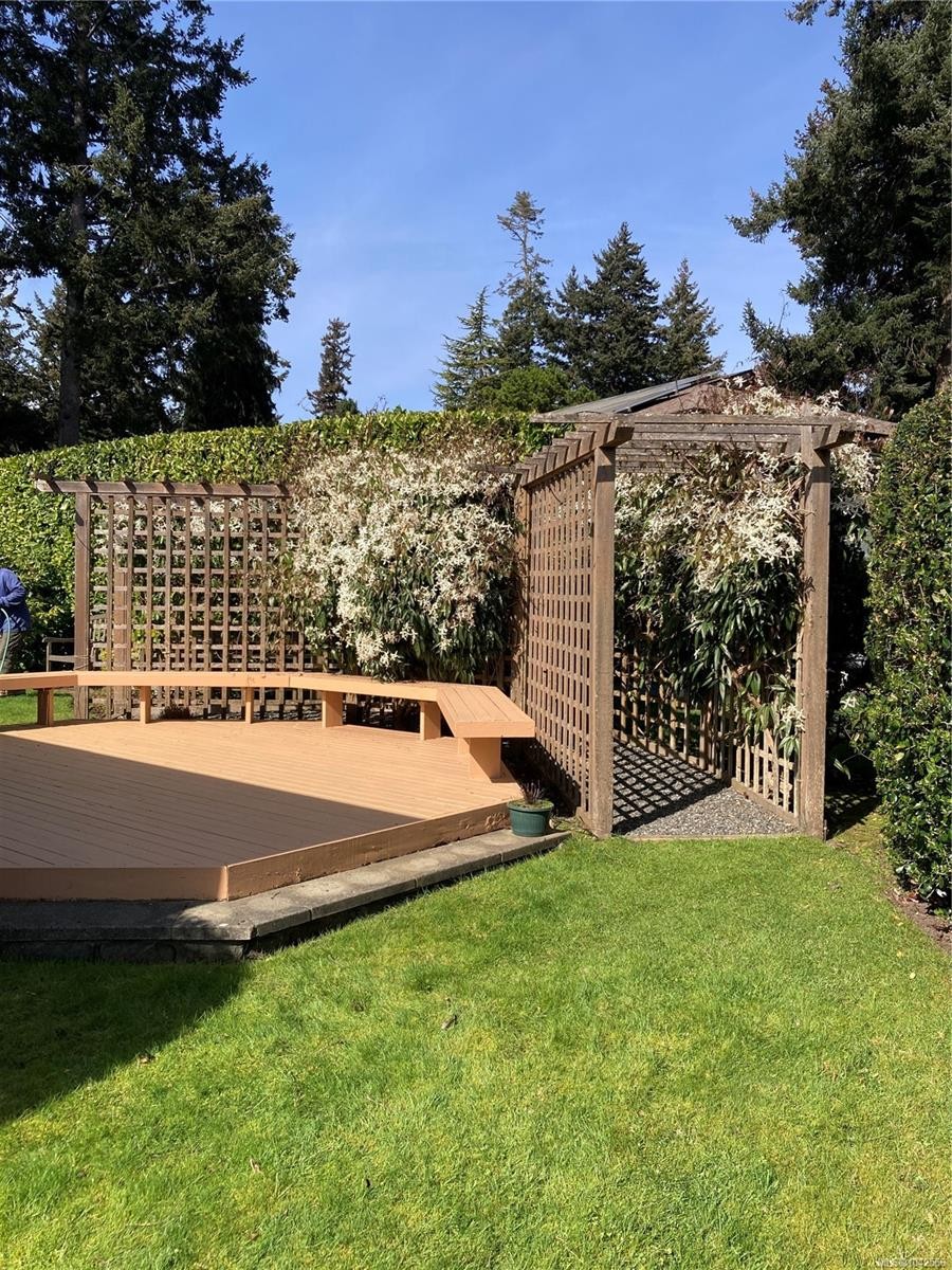 10502 Jocelyn Pl, Sidney, BC
