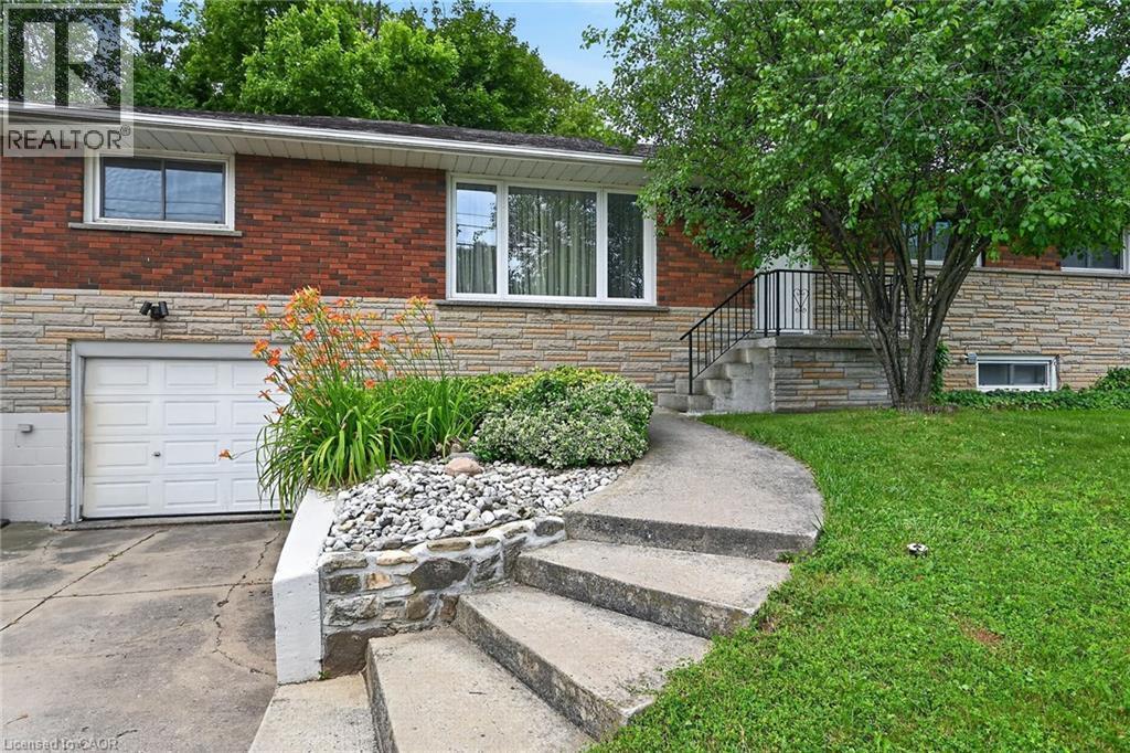 27 Ainslie Avenue, Hamilton, ON