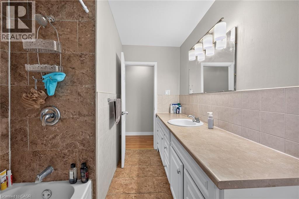 27 Ainslie Avenue, Hamilton, ON