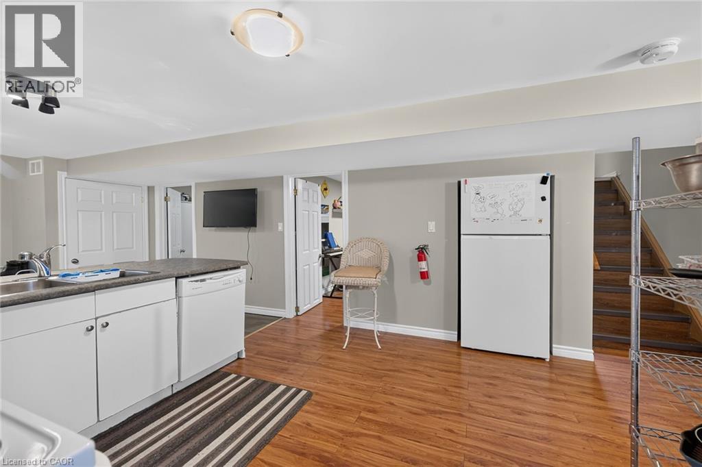 27 Ainslie Avenue, Hamilton, ON