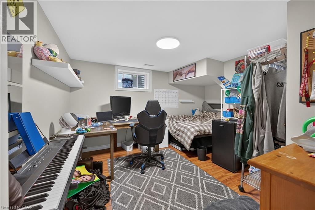 27 Ainslie Avenue, Hamilton, ON
