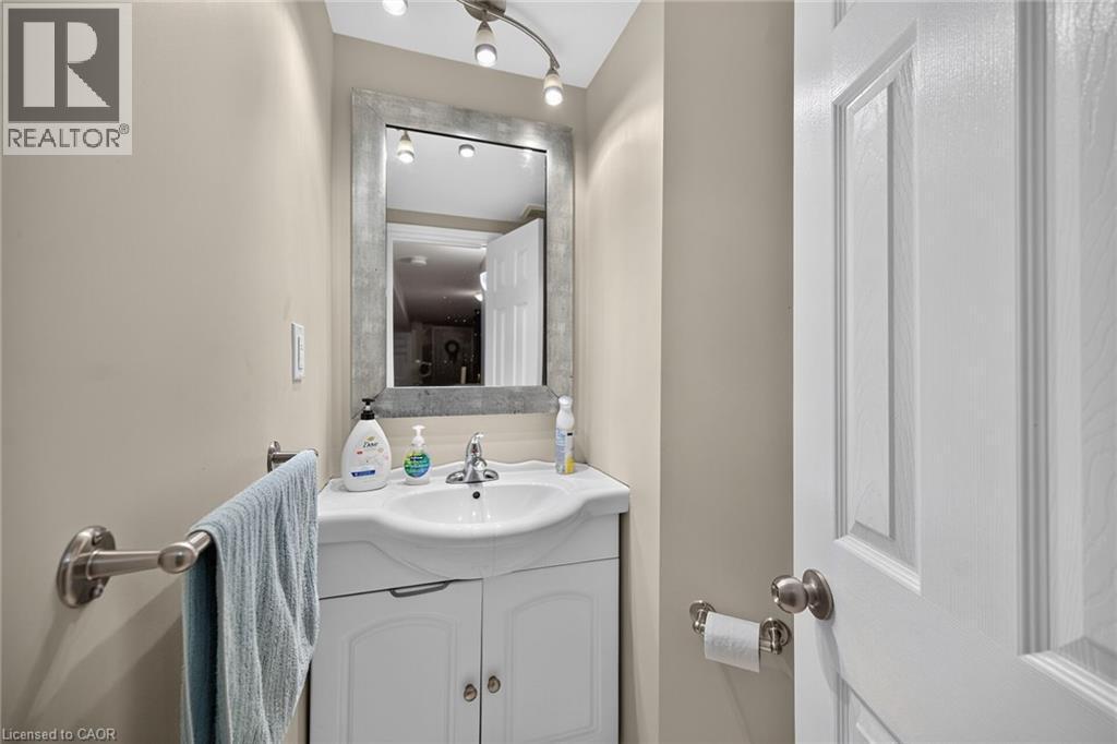 27 Ainslie Avenue, Hamilton, ON