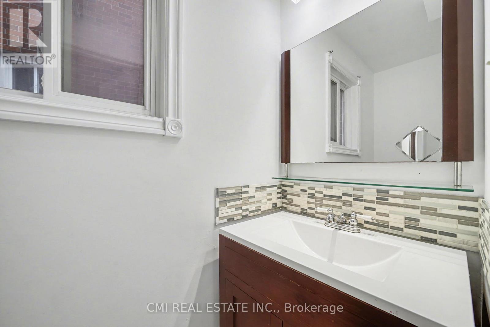 993 Lucerne Crescent, Mississauga, ON