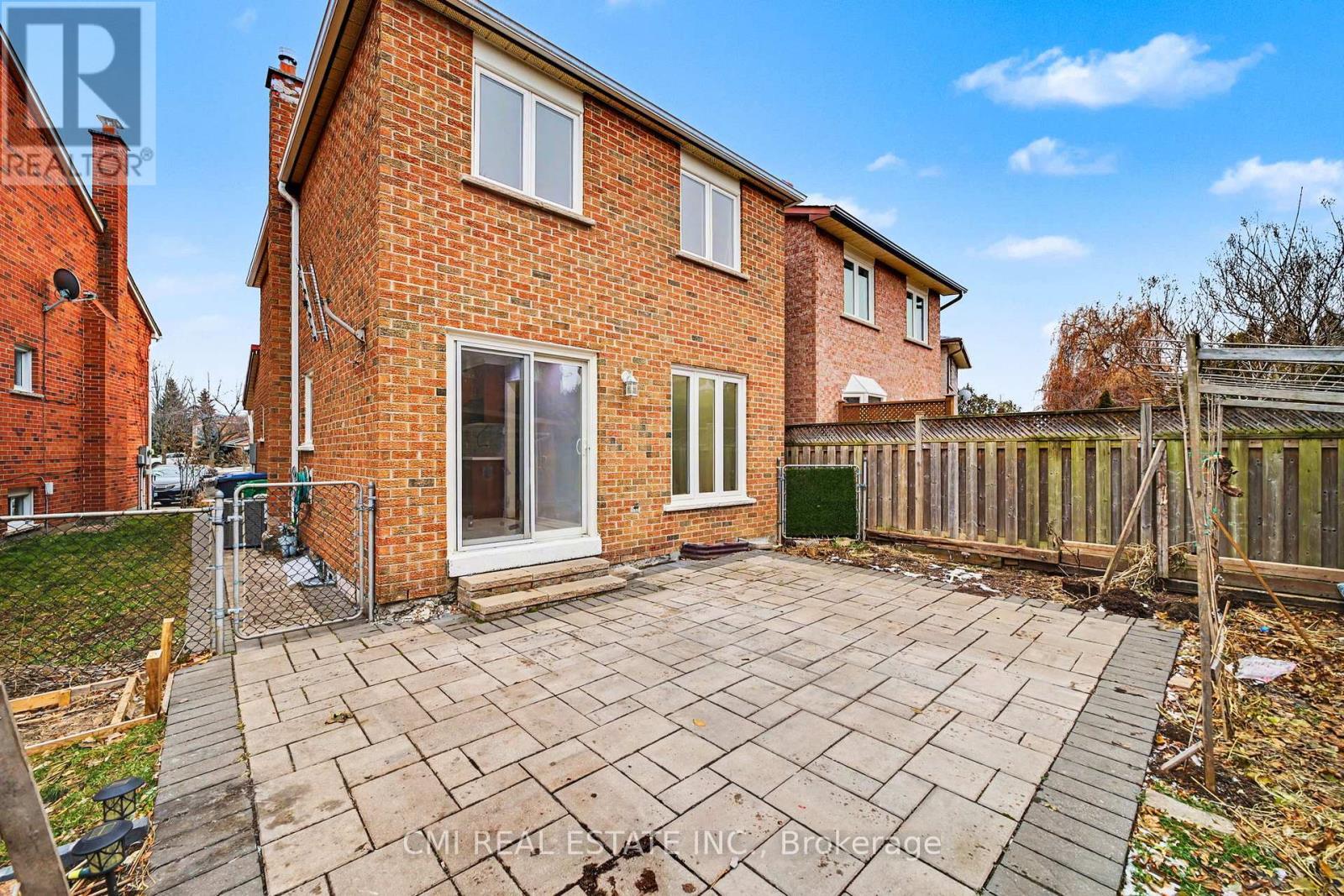 993 Lucerne Crescent, Mississauga, ON