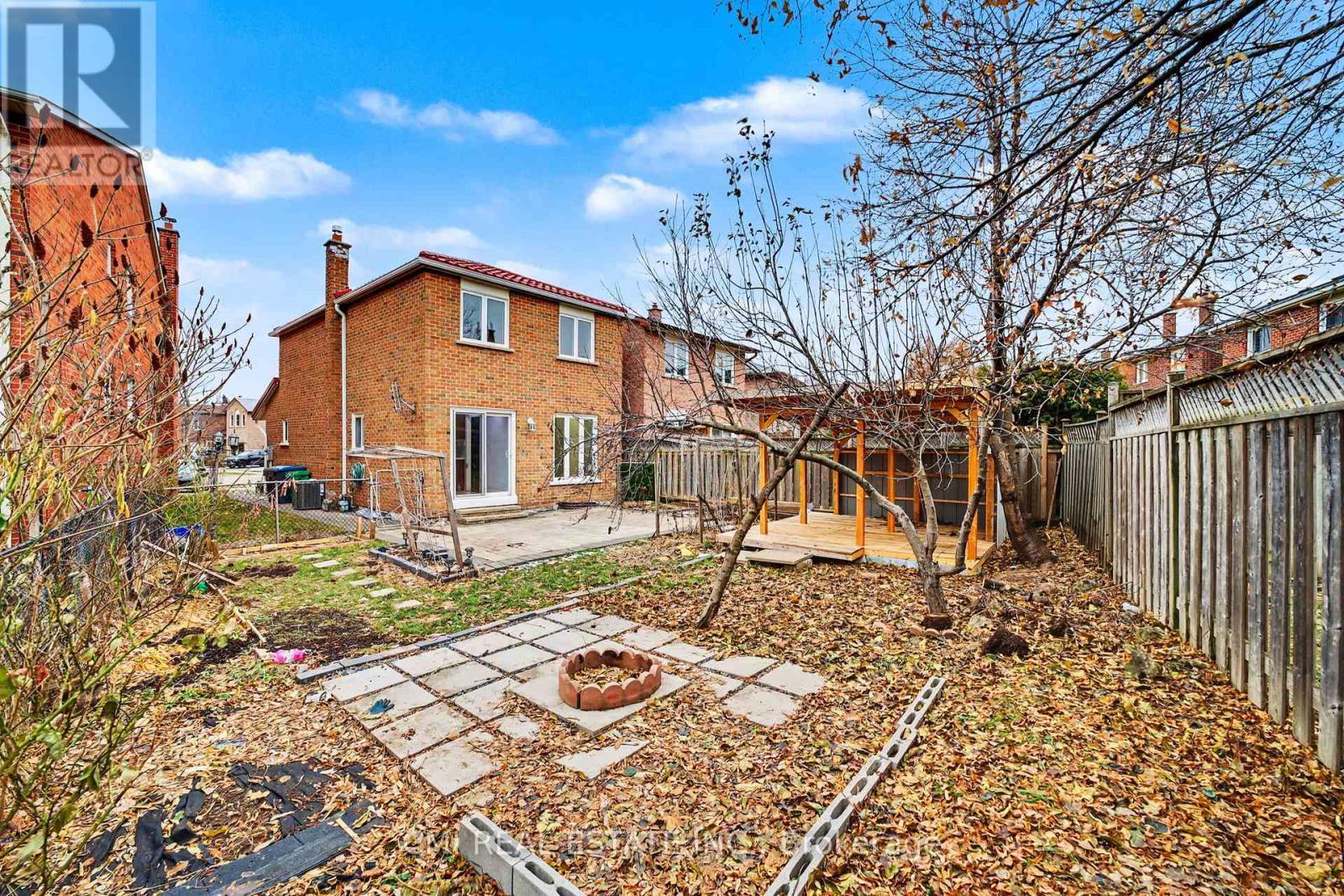 993 Lucerne Crescent, Mississauga, ON