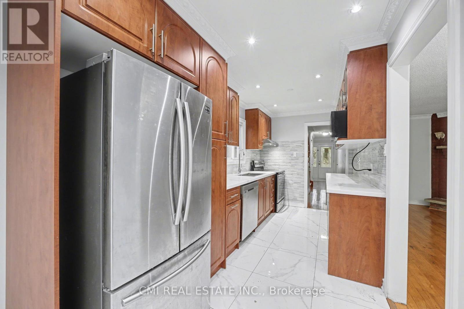 993 Lucerne Crescent, Mississauga, ON