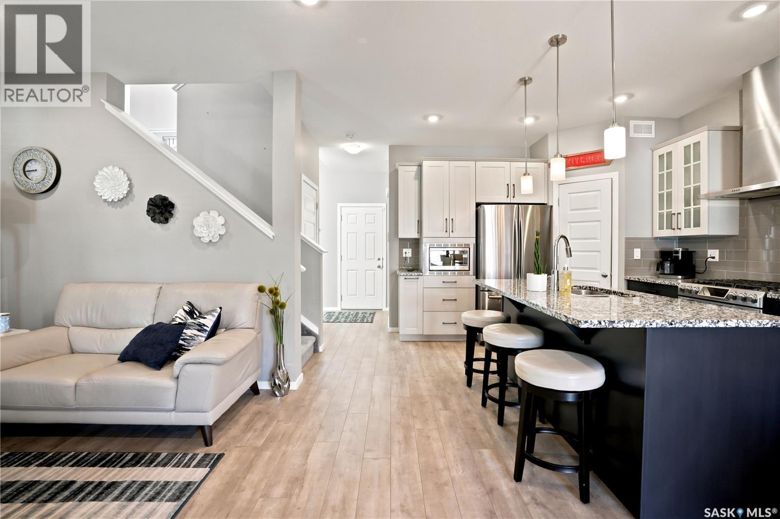 211 Dagnone Lane, Saskatoon, SK
