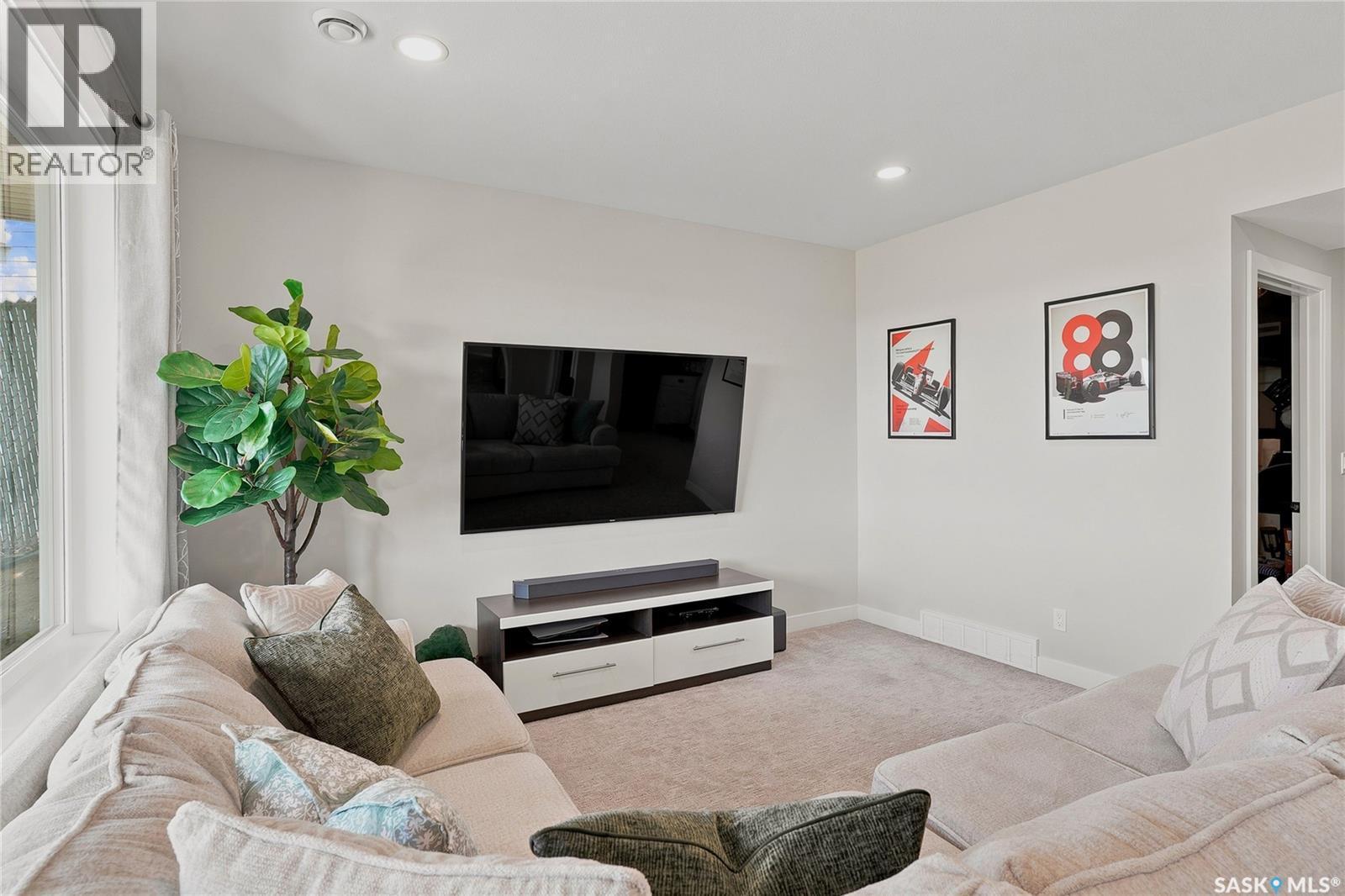 627 Fast Crescent, Saskatoon, SK