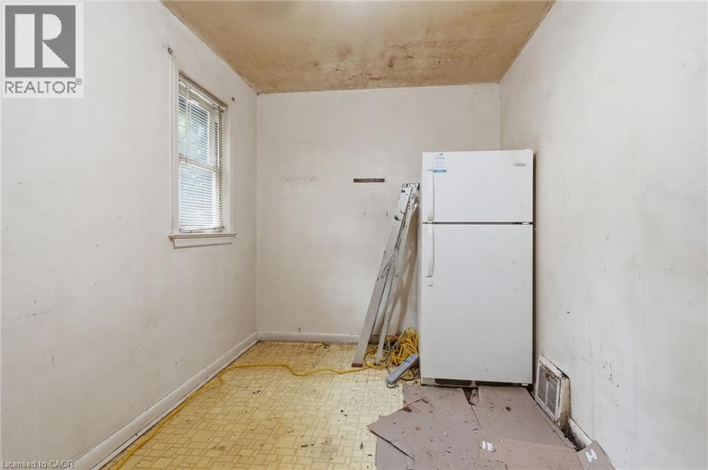 34 Eaton Place, Hamilton, ON - Indoor Photo Showing Other Room