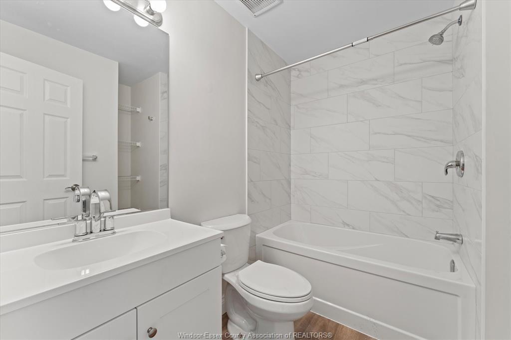 910 St. Luke, Windsor, ON