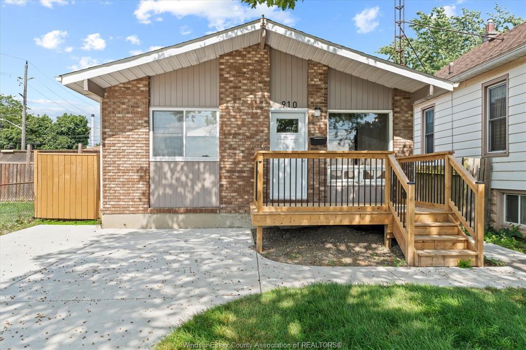 910 St. Luke, Windsor, ON