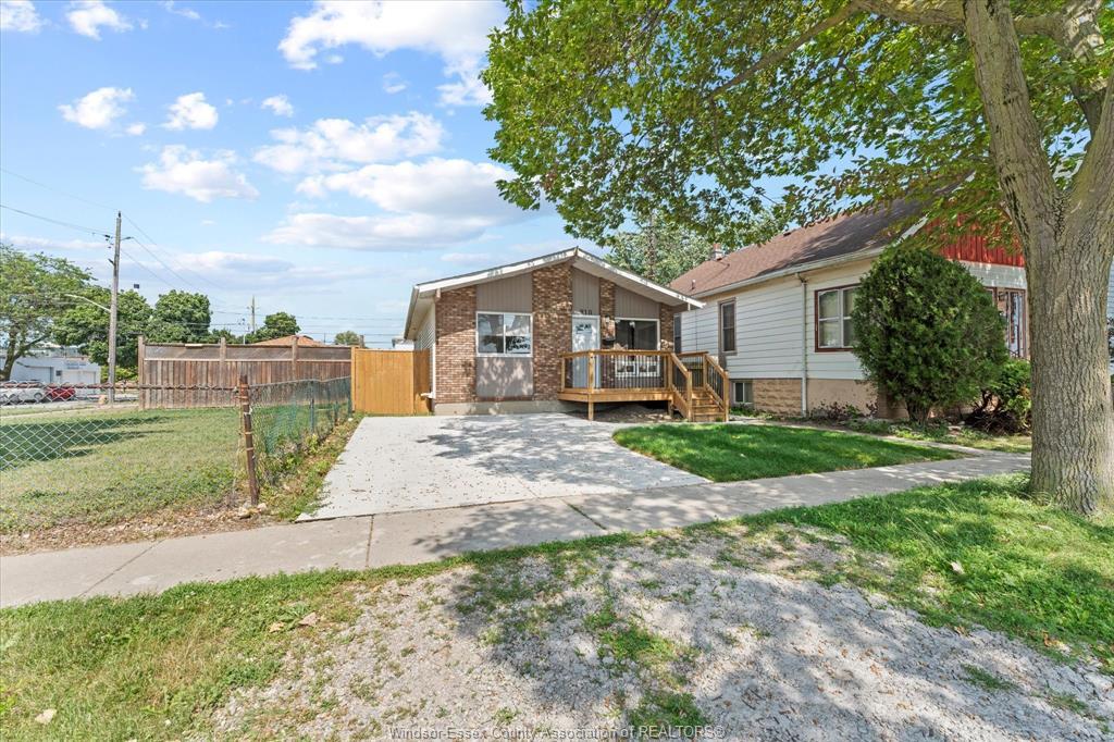 910 St. Luke, Windsor, ON
