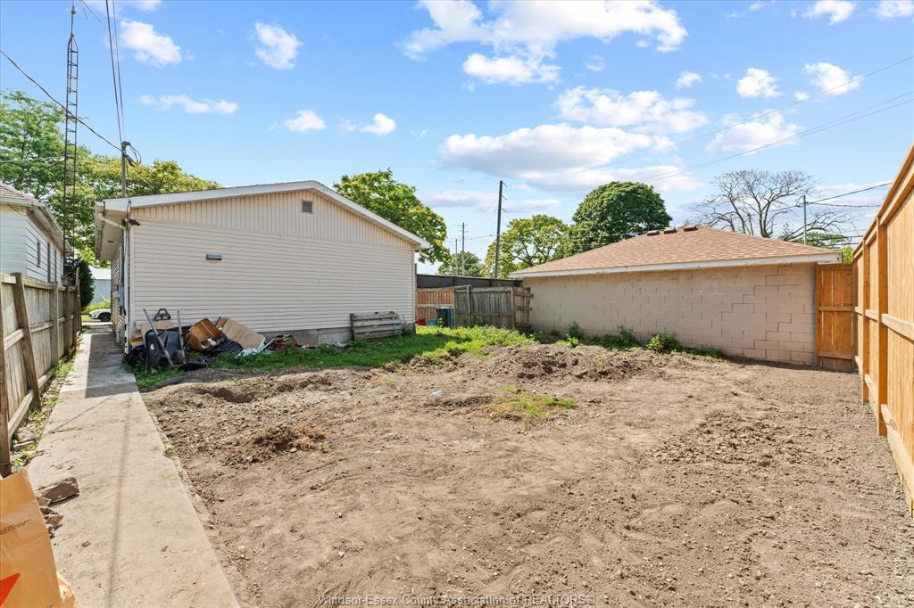 910 St. Luke, Windsor, ON