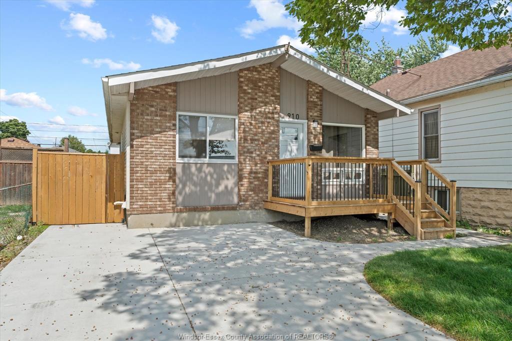 910 St. Luke, Windsor, ON