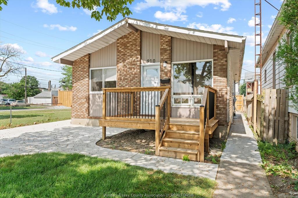910 St. Luke, Windsor, ON