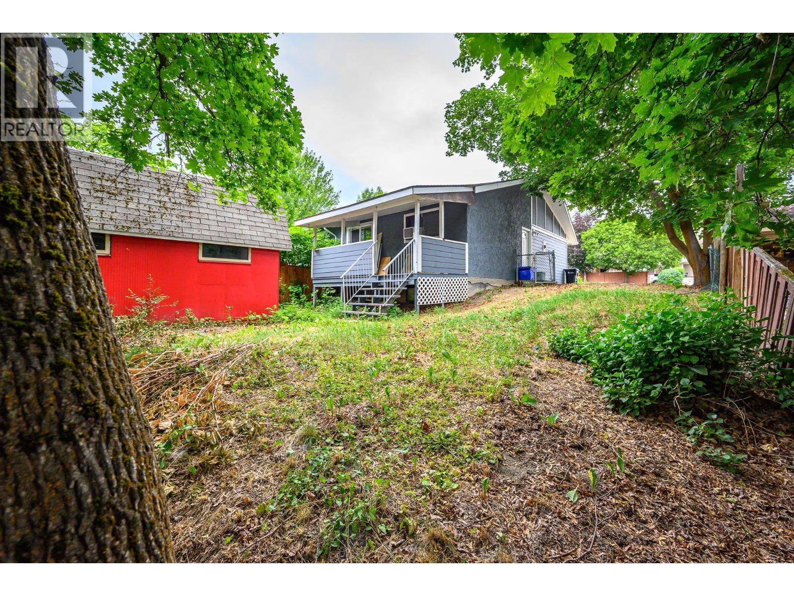 Big yard - 5008 Heritage Drive, Vernon, BC - Outdoor