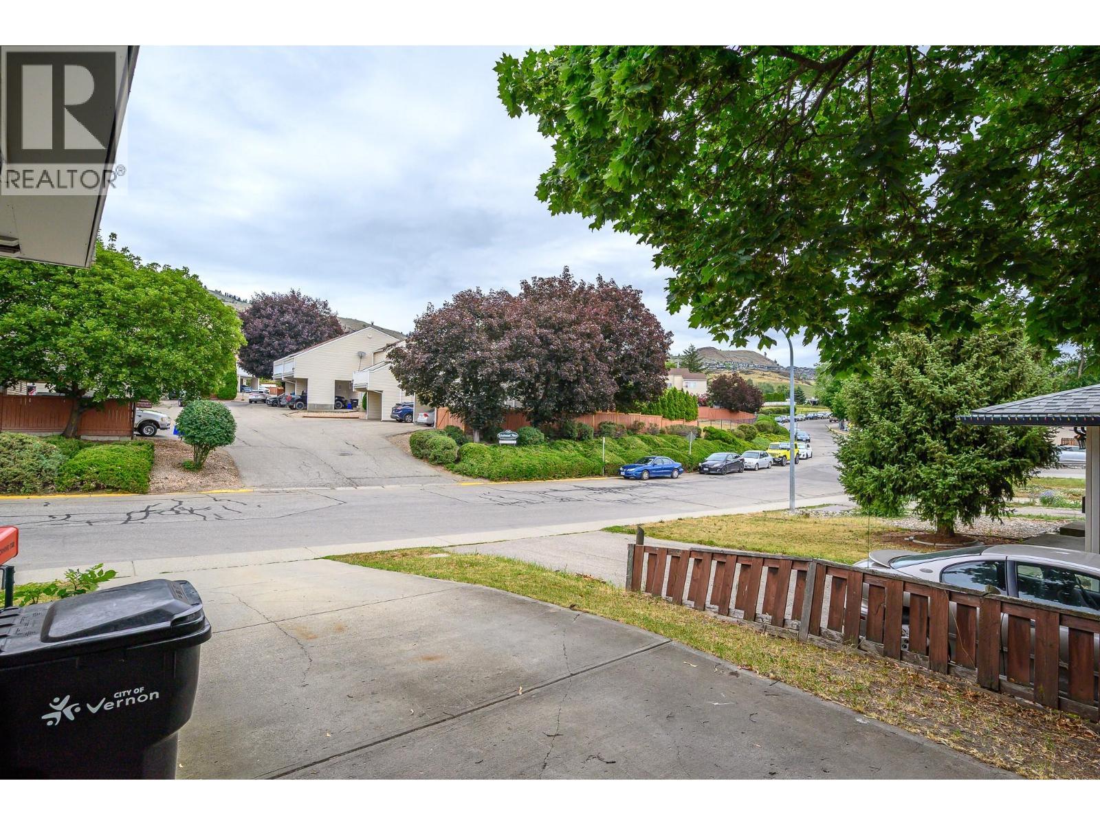 Great parking - 5008 Heritage Drive, Vernon, BC - Outdoor