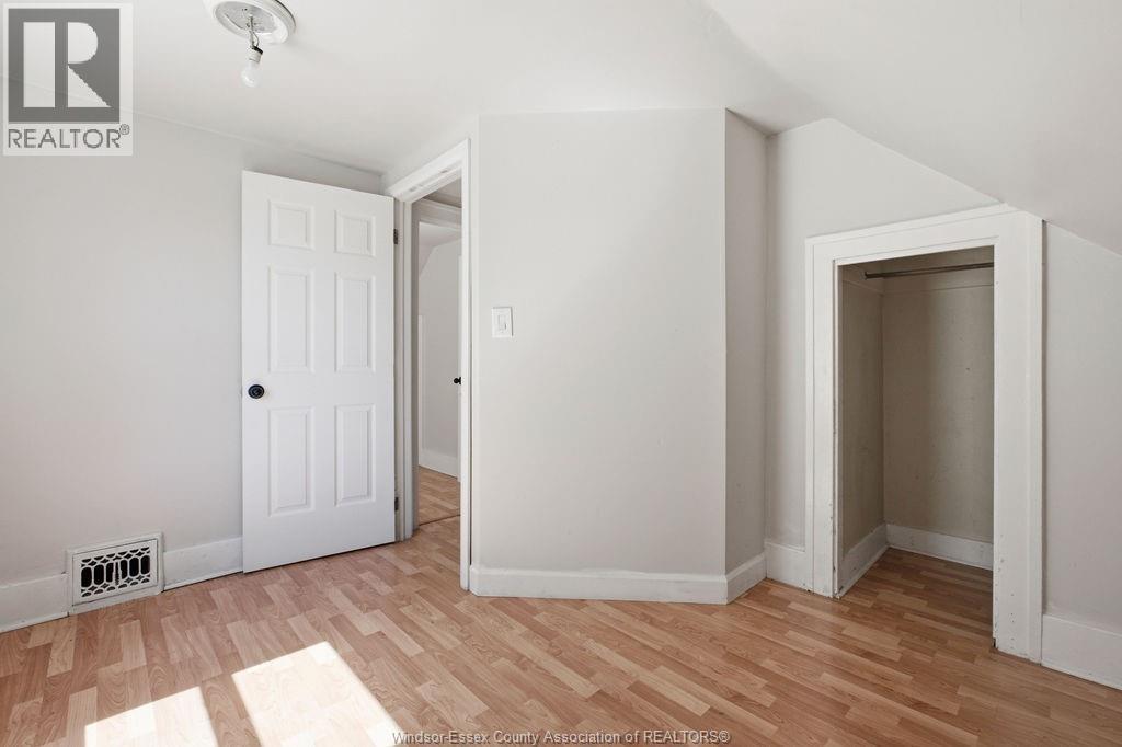 1596 College, Windsor, ON