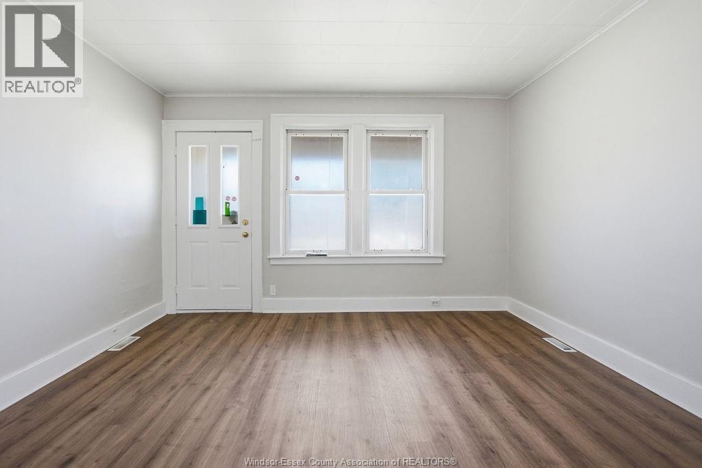 1596 College, Windsor, ON