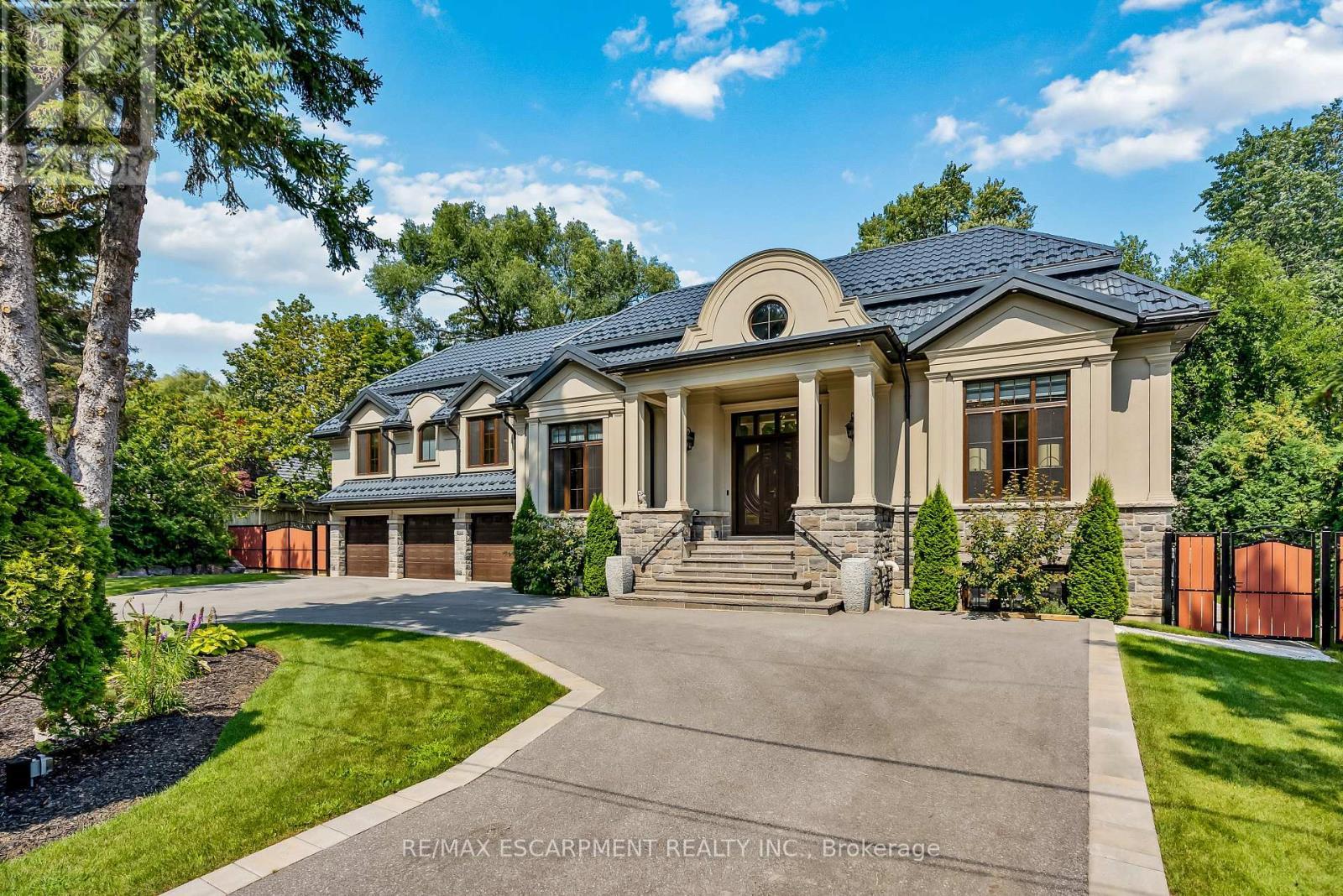 539 Old Poplar Row, Mississauga, ON - Outdoor With Facade
