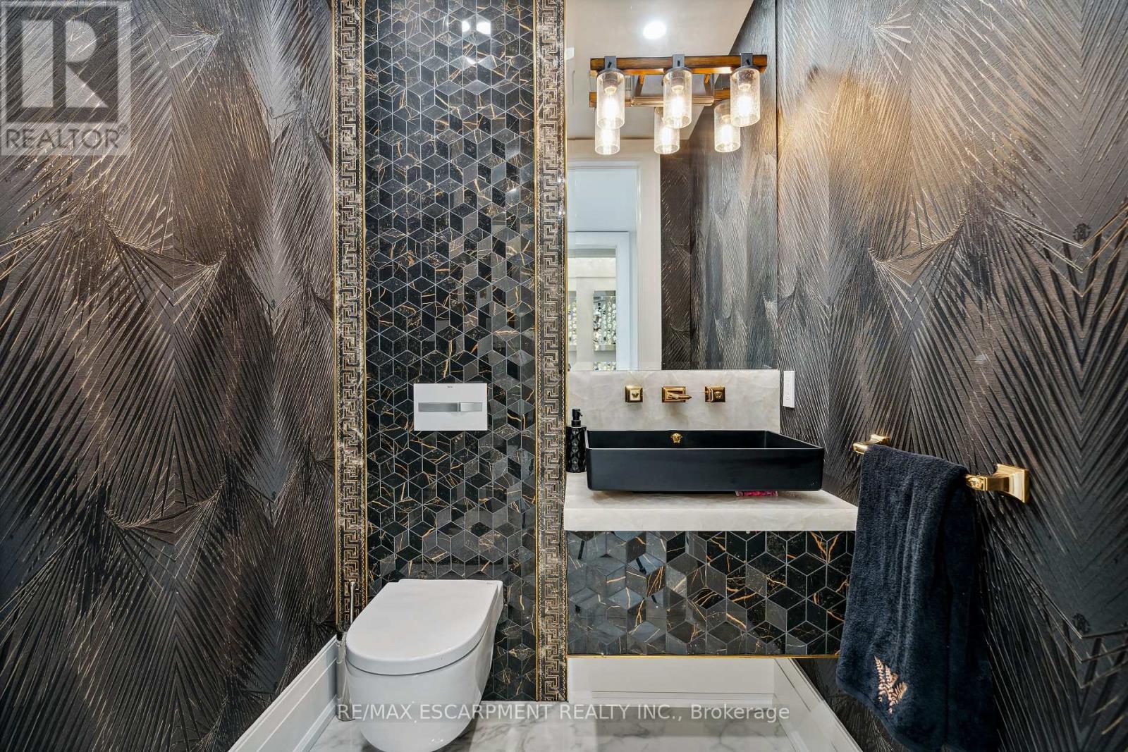 539 Old Poplar Row, Mississauga, ON - Indoor Photo Showing Bathroom