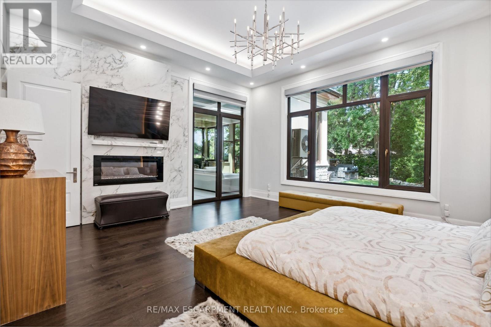539 Old Poplar Row, Mississauga, ON - Indoor Photo Showing Bedroom With Fireplace
