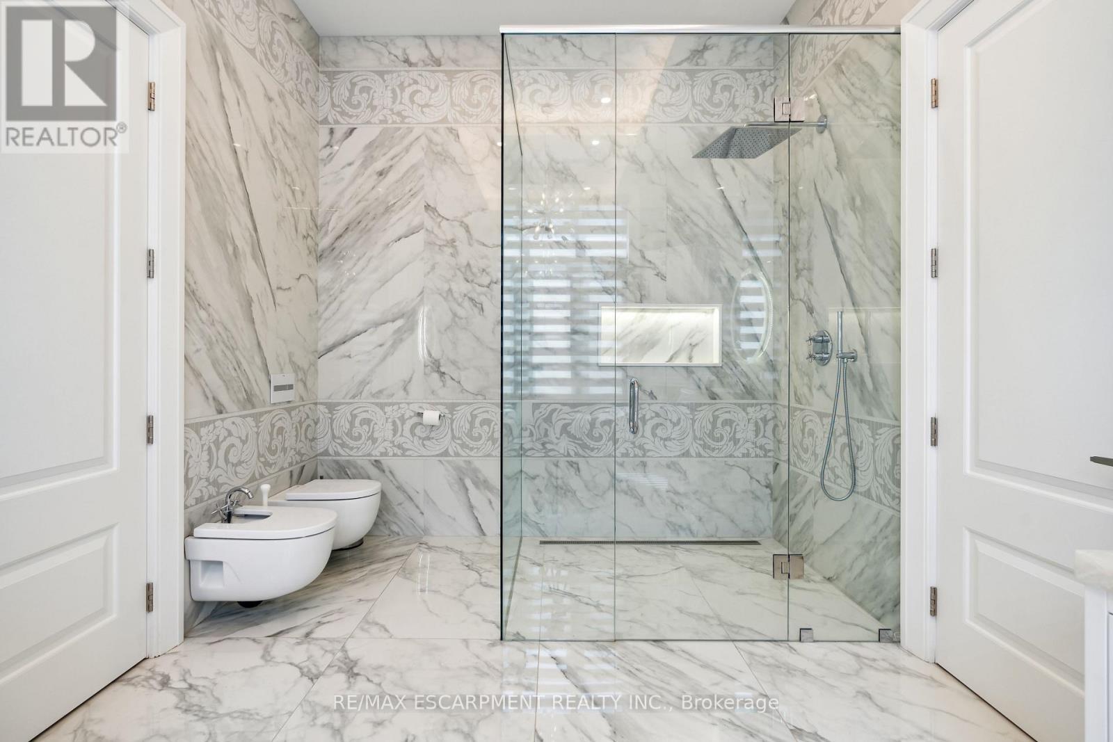 539 Old Poplar Row, Mississauga, ON - Indoor Photo Showing Bathroom