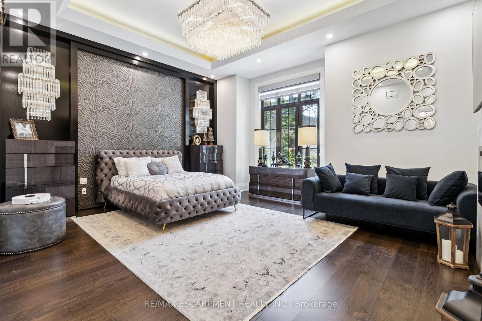 539 Old Poplar Row, Mississauga, ON - Indoor Photo Showing Living Room