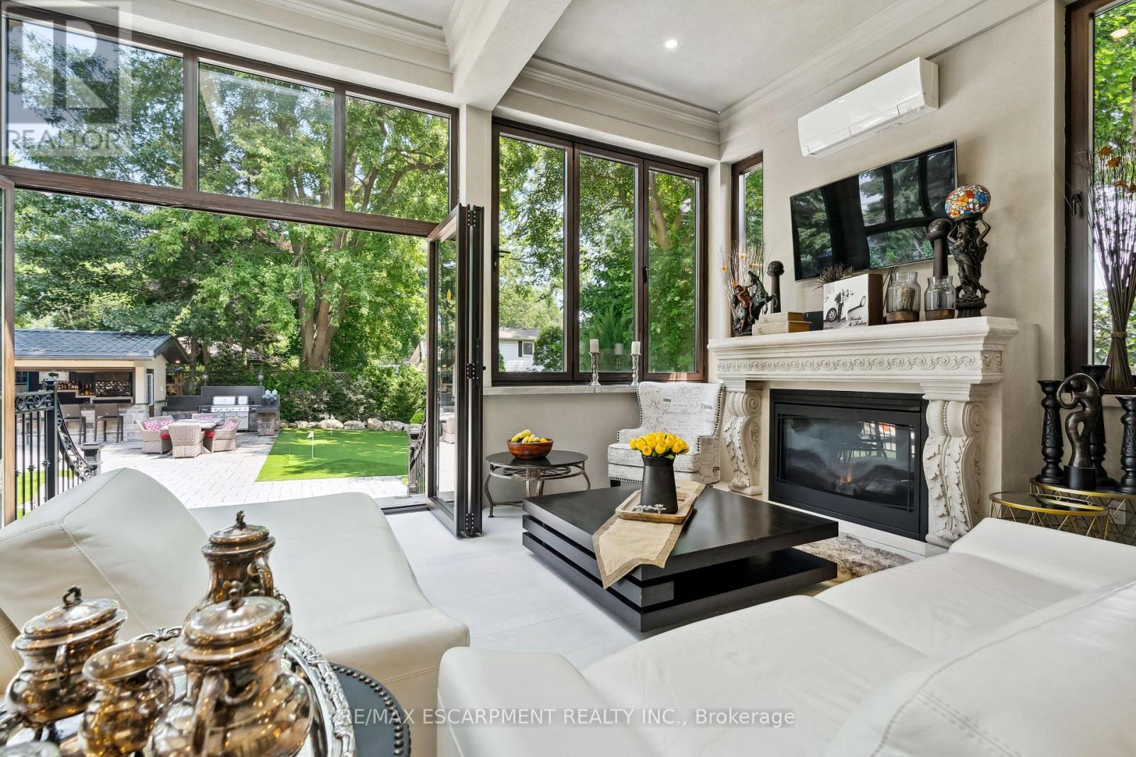 539 Old Poplar Row, Mississauga, ON - Indoor Photo Showing Other Room With Fireplace