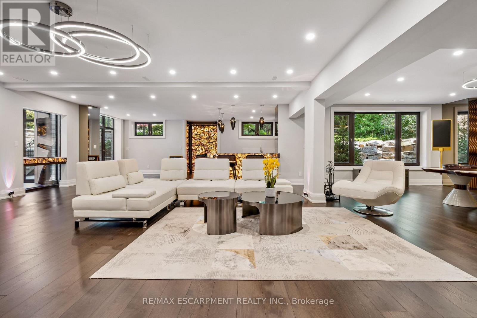 539 Old Poplar Row, Mississauga, ON - Indoor Photo Showing Living Room
